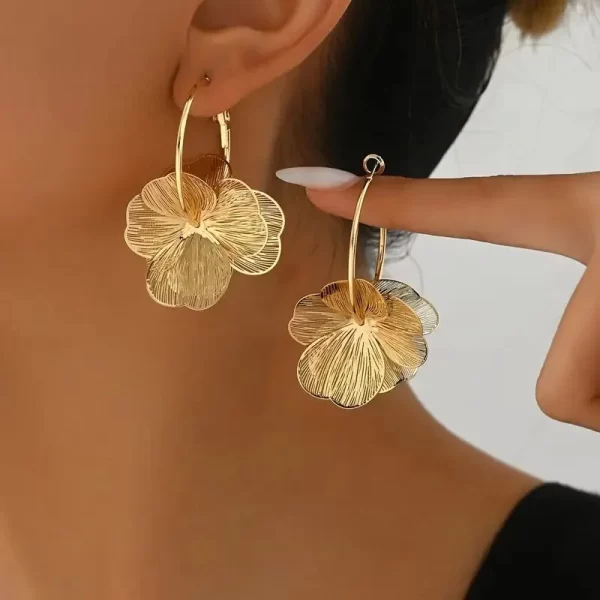 Doré double couche creux boucle d'oreille de fleur pour femmes boucles d'oreille vintage idéal pour les accessoires de bijoux quotidiens